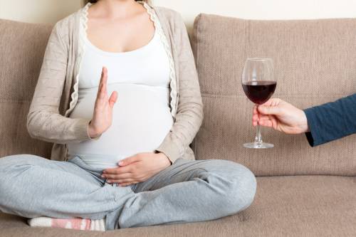 pregnant-avoiding-wine-500x333